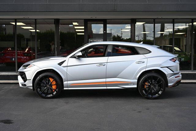 2023 Lamborghini Urus S