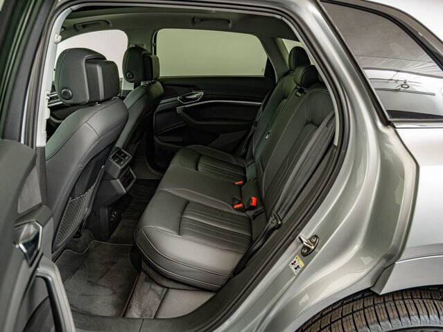 2021 Audi e-tron quattro Premium