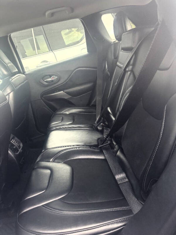 2019 Jeep Cherokee Latitude Plus - Photo 10
