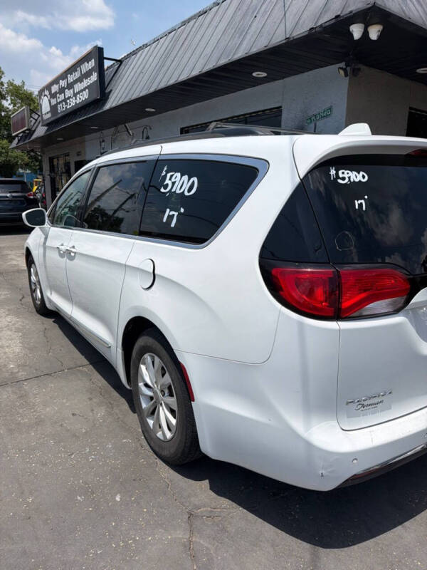 2017 Chrysler Pacifica Touring-L