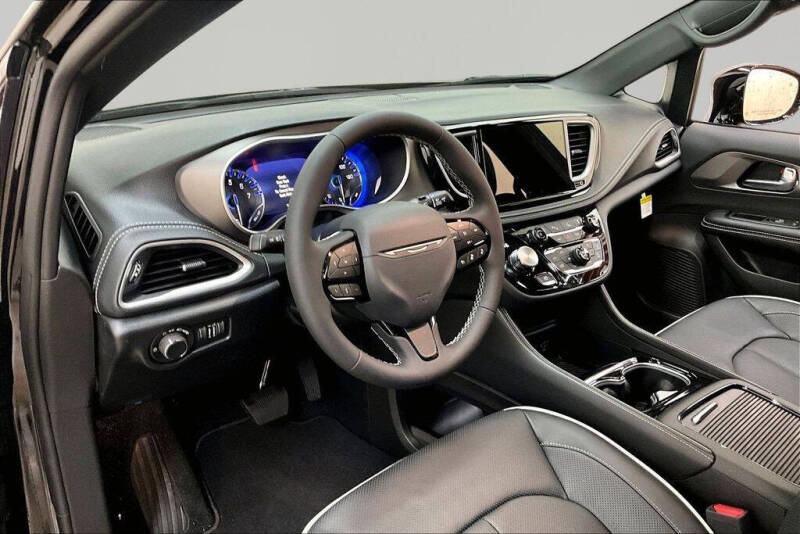 2027 Chrysler Pacifica Limited