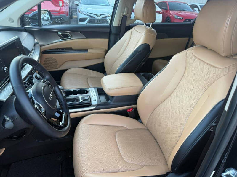 2024 Kia Carnival LX