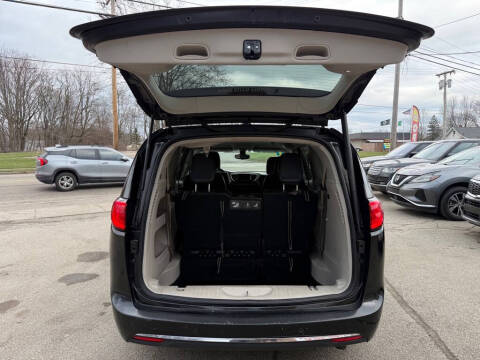 2017 Chrysler Pacifica Touring-L