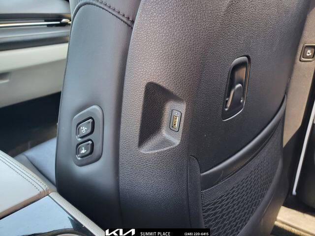 2023 Kia Carnival SX