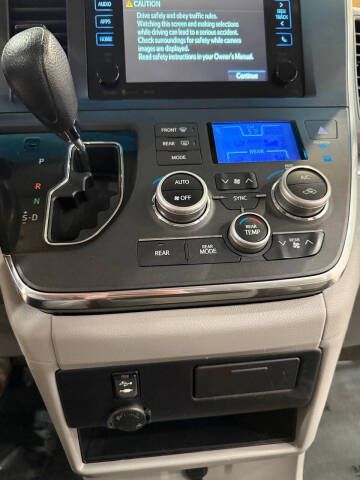 2017 Toyota Sienna LE 8-Passenger