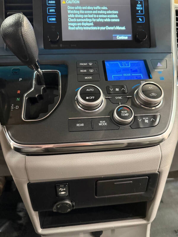 2017 Toyota Sienna LE 8-Passenger