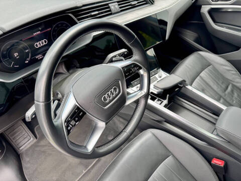 2021 Audi e-tron quattro Premium