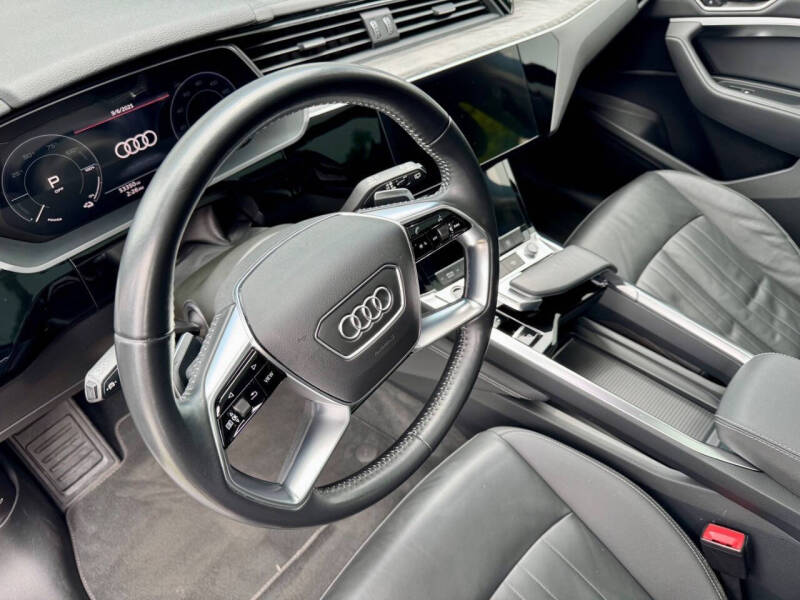 2021 Audi e-tron quattro Premium