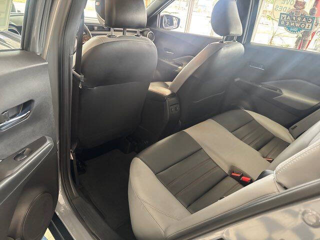 2021 Nissan Kicks SR