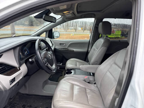 2018 Toyota Sienna XLE 7-Passenger Auto Access Seat