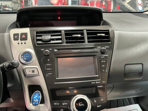 2013 Toyota Prius v Five