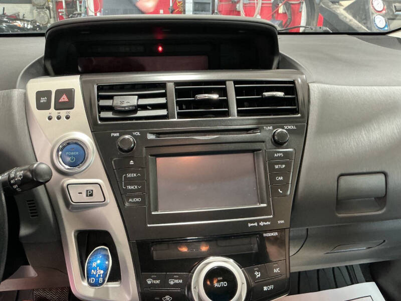 2013 Toyota Prius v Five