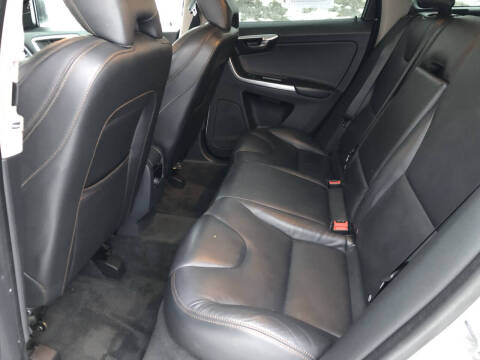 2017 Volvo XC60 T5 Dynamic