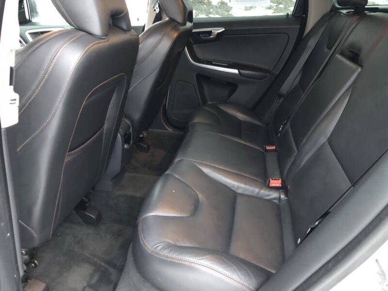 2017 Volvo XC60 T5 Dynamic