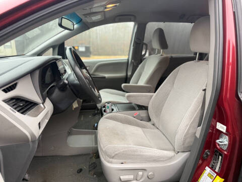 2017 Toyota Sienna LE 8-Passenger