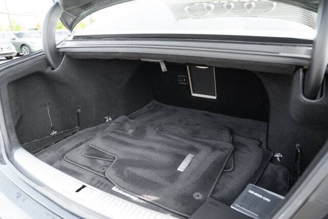 2022 Genesis G90