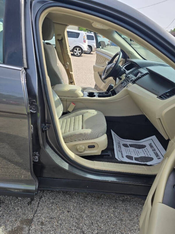 2015 Ford Taurus SE