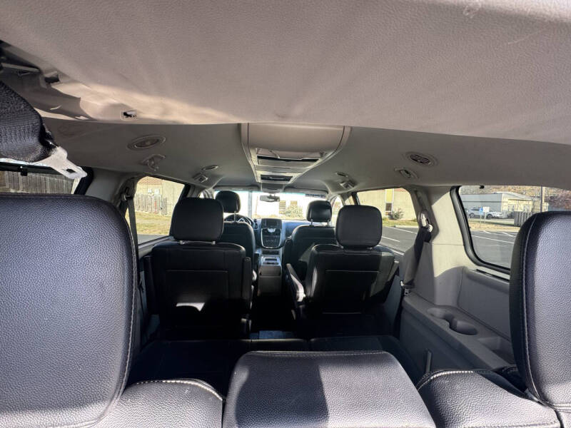 2014 Chrysler Town and Country Touring-L