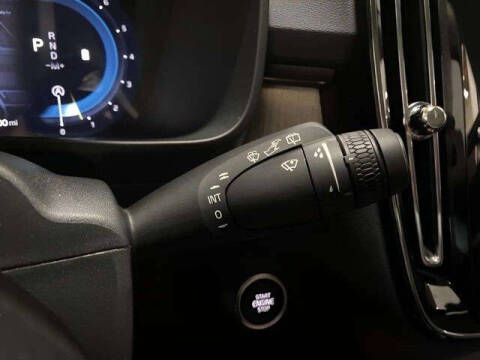 2025 Volvo XC40 B5 Plus Bright Theme