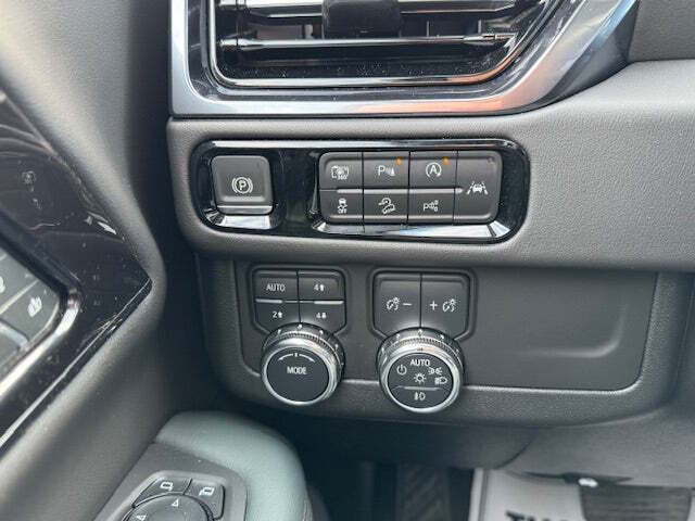 2025 GMC Yukon XL AT4