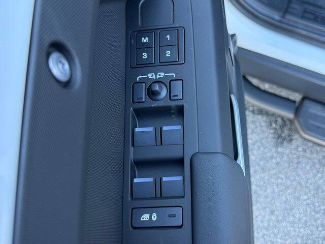 2026 Land Rover Defender 110 P300 S