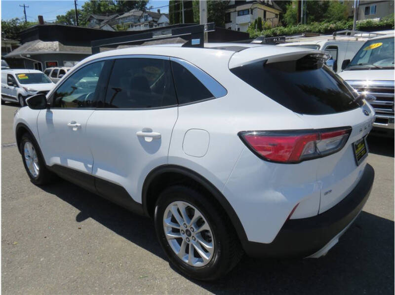 2020 Ford Escape SE