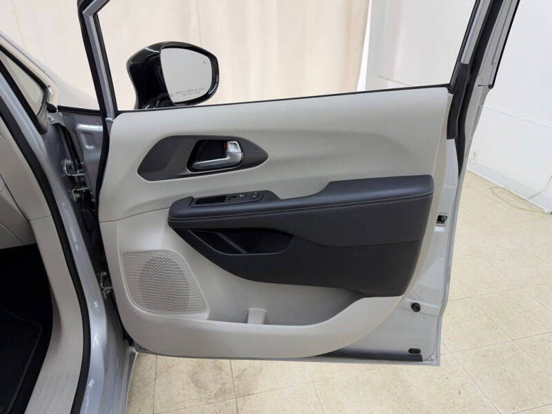 2024 Chrysler Pacifica Touring L - Photo 10