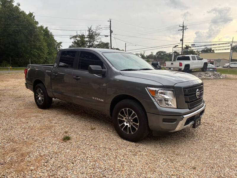2023 Nissan Titan SV