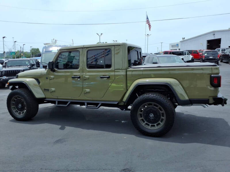 2025 Jeep Gladiator NightHawk