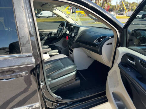 2016 Chrysler Town and Country Touring