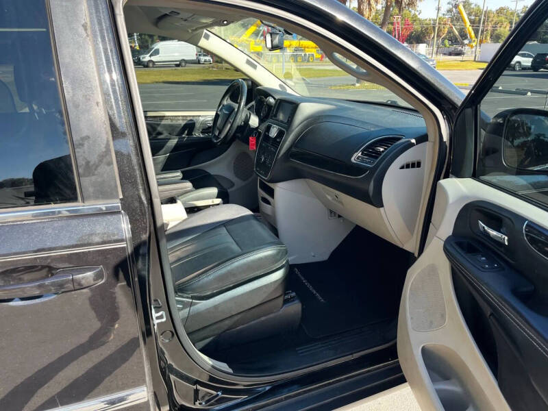 2016 Chrysler Town and Country Touring