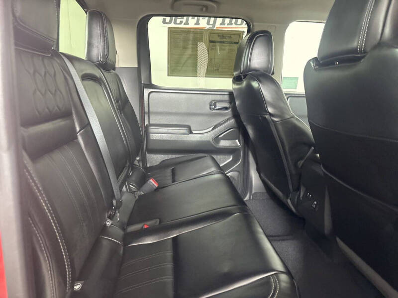 2024 Nissan Frontier SL