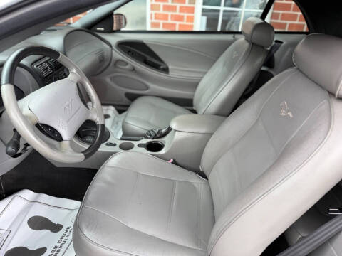 2004 Ford Mustang Deluxe