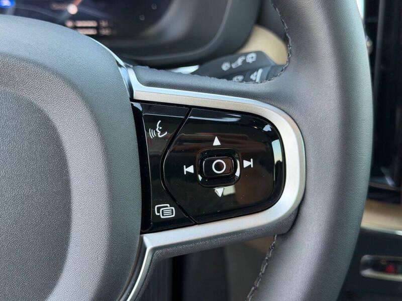 2026 Volvo XC60 T8 Plus