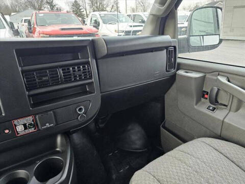 2025 Chevrolet Express 3500