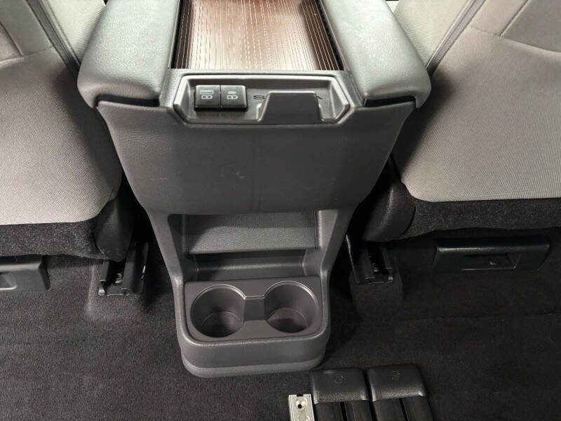 2022 Toyota Sienna LE 8-Passenger