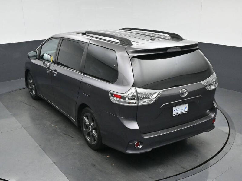 2017 Toyota Sienna SE Premium 8-Passenger