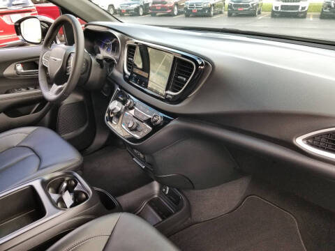 2025 Chrysler Voyager LX