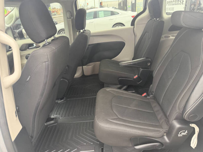 2023 Chrysler Voyager LX