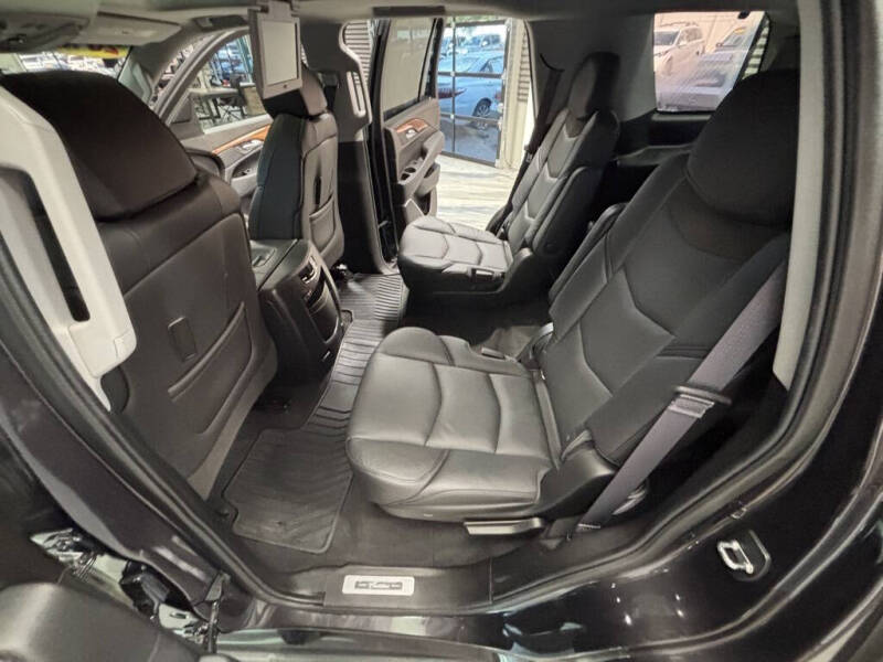 2016 Cadillac Escalade Luxury Collection