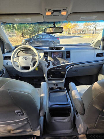 2011 Toyota Sienna LE 7-Passenger