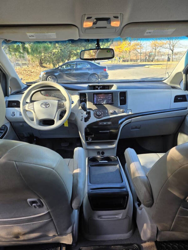 2011 Toyota Sienna LE 7-Passenger