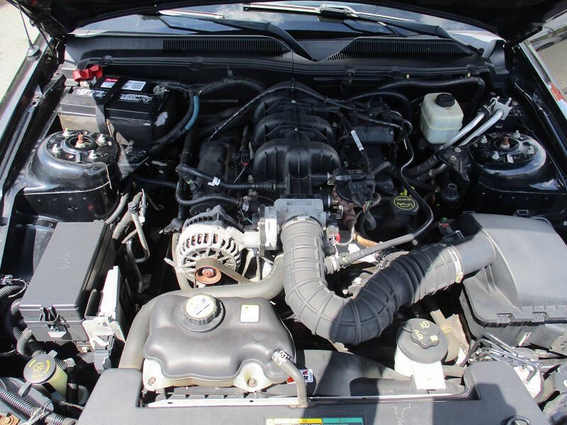 2006 Ford Mustang V6 Deluxe