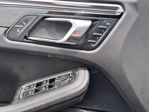 2017 Porsche Macan