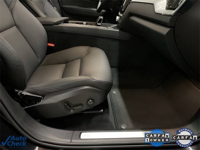 2025 Volvo XC60 B5 Plus Dark Theme