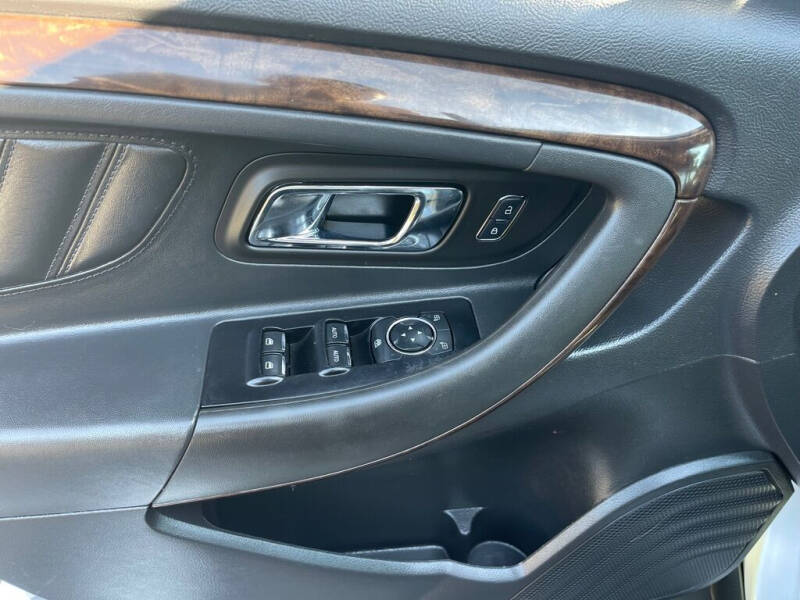 2017 Ford Taurus Limited