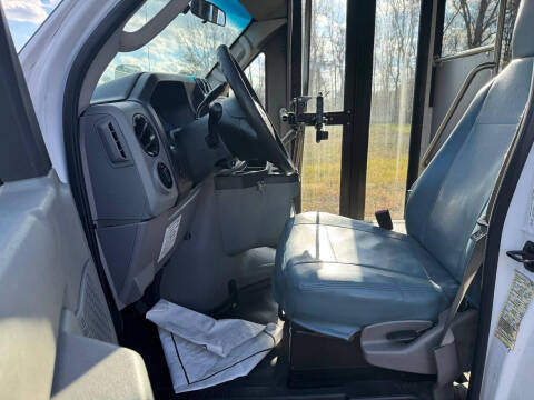 2017 Ford E-Series E-450 SD