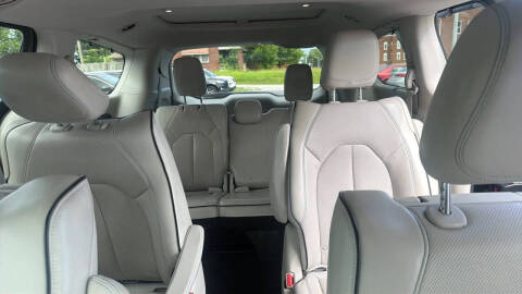 2017 Chrysler Pacifica Hybrid Platinum