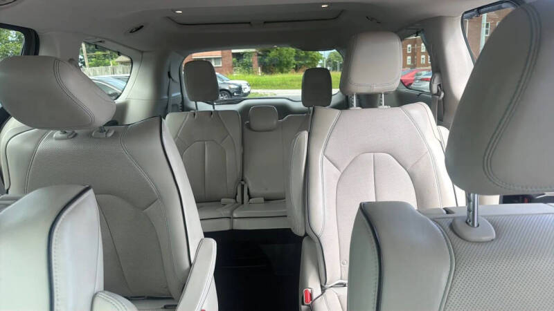 2017 Chrysler Pacifica Hybrid Platinum