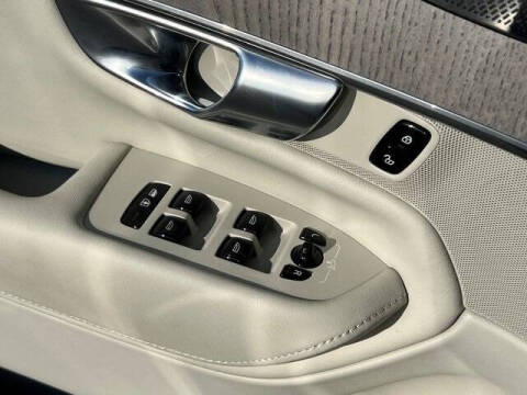 2023 Volvo XC90 Recharge T8 Ultimate Bright Theme 6P